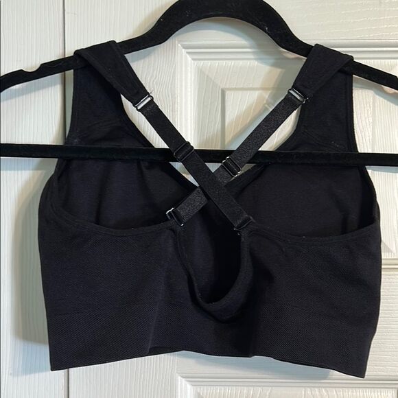 PUMA Black Sports Bra Moisture-Wicking Seamless Breathable Adjustable Large - Picture 3 of 6